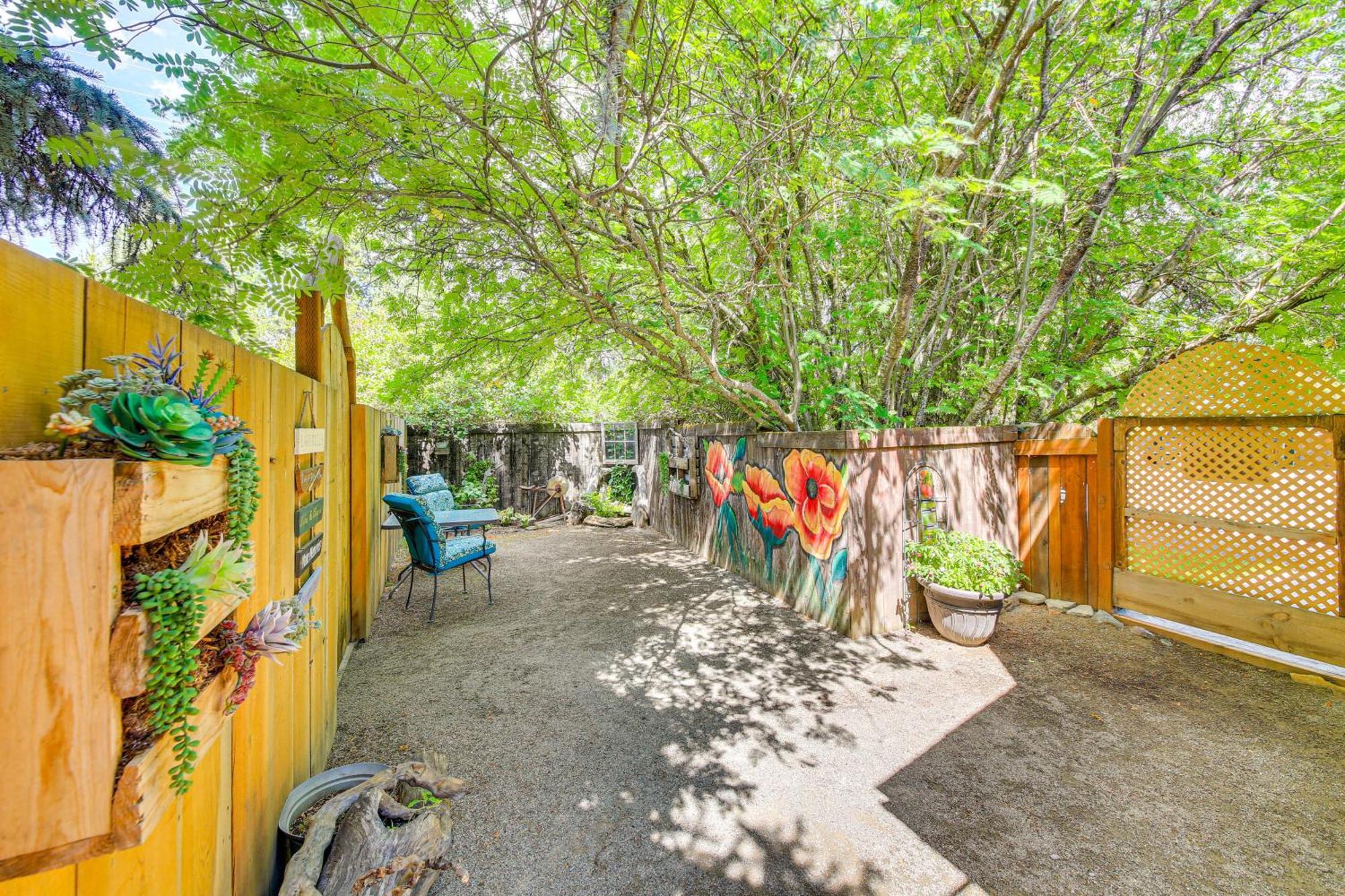 Homey Pet-Friendly Libby Cottage With Yard By Creek! White Haven 외부 사진